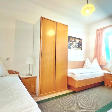 Gartenhotel Garni Pension B&B อินส์บรุค ภายนอก รูปภาพ