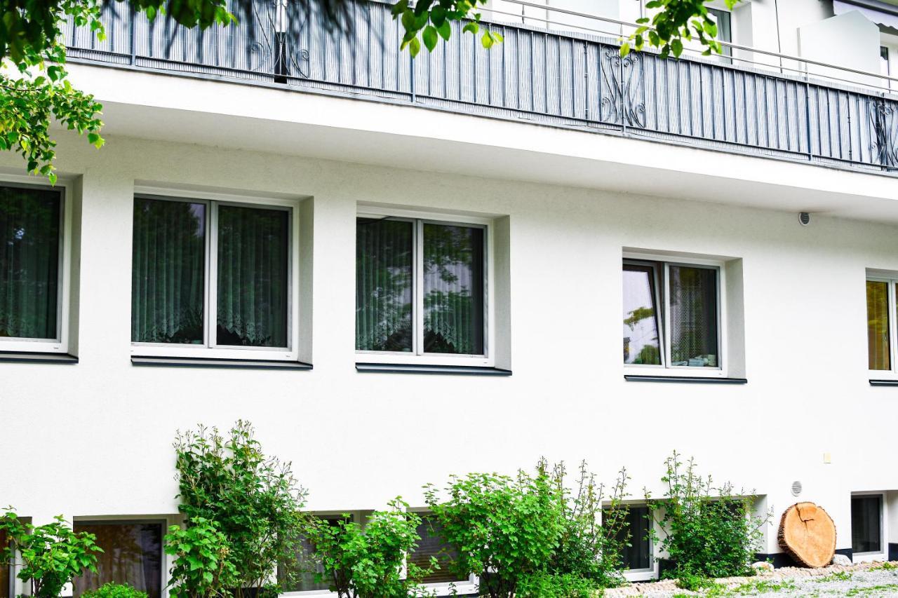 Gartenhotel Garni Pension B&B อินส์บรุค ภายนอก รูปภาพ