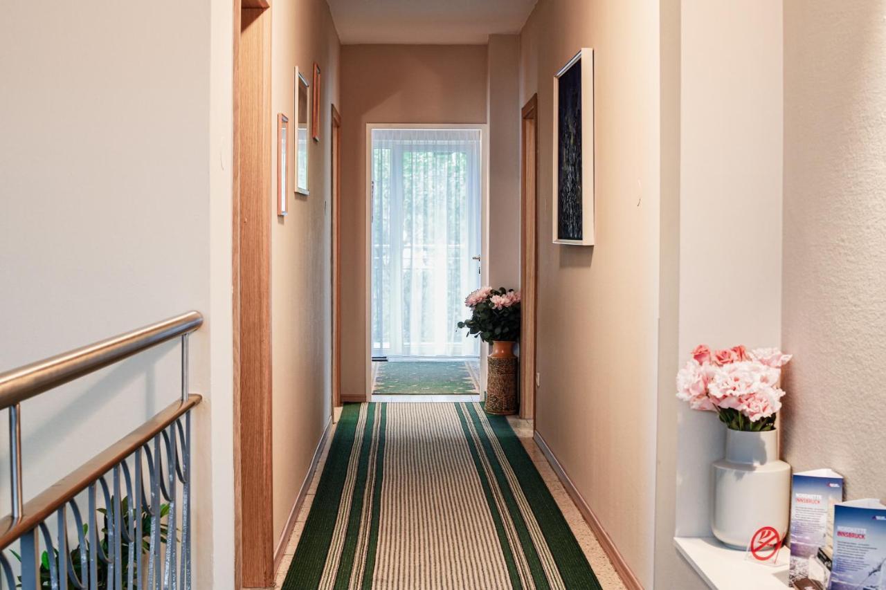 Gartenhotel Garni Pension B&B อินส์บรุค ภายนอก รูปภาพ