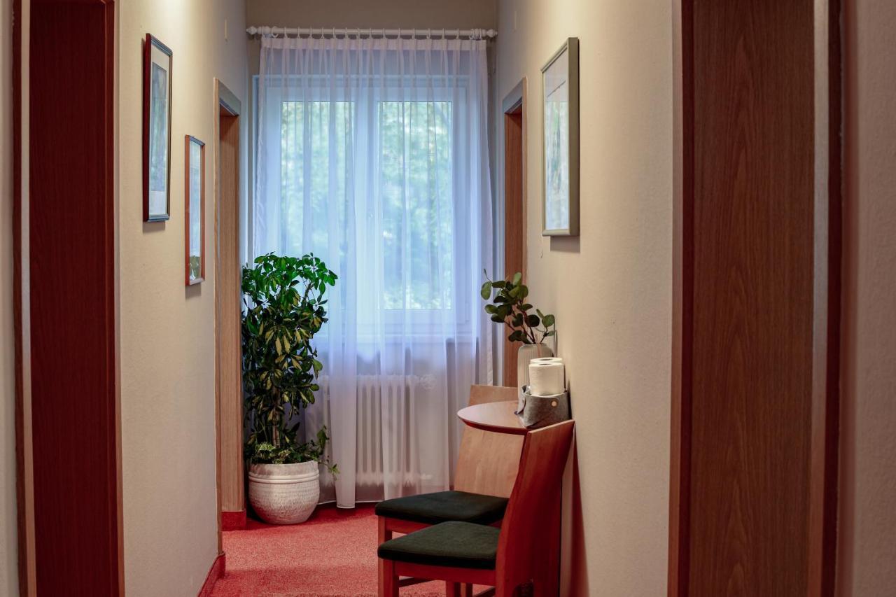 Gartenhotel Garni Pension B&B อินส์บรุค ภายนอก รูปภาพ