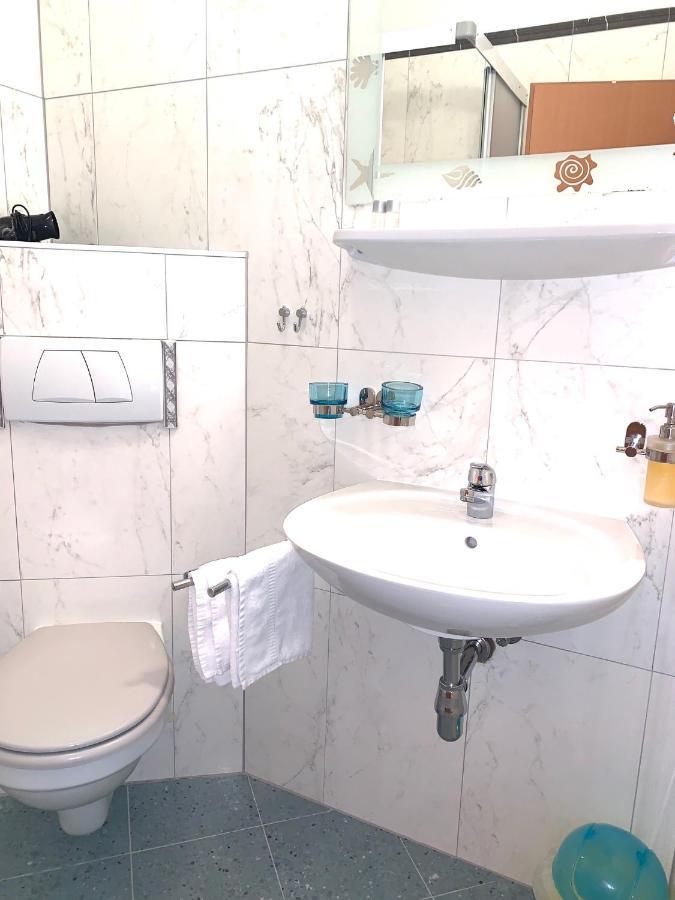 Gartenhotel Garni Pension B&B อินส์บรุค ภายนอก รูปภาพ
