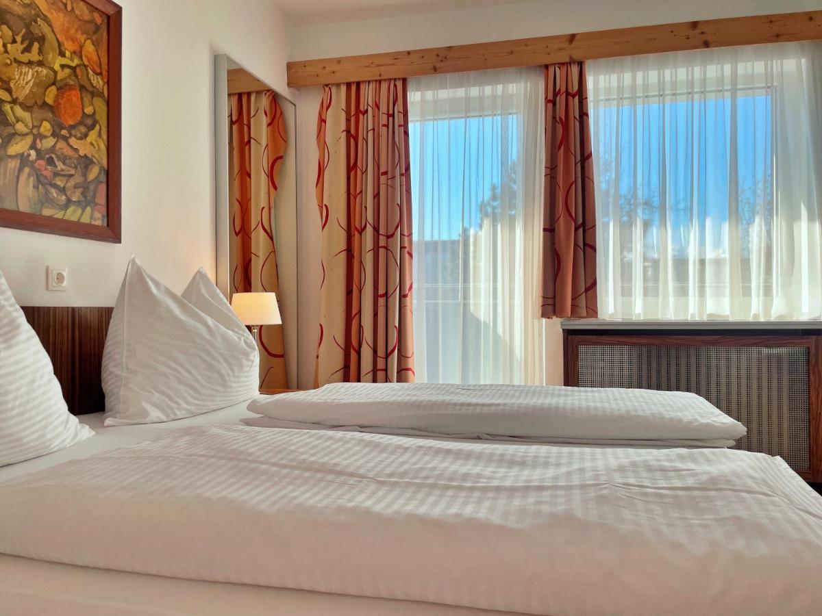 Gartenhotel Garni Pension B&B อินส์บรุค ภายนอก รูปภาพ